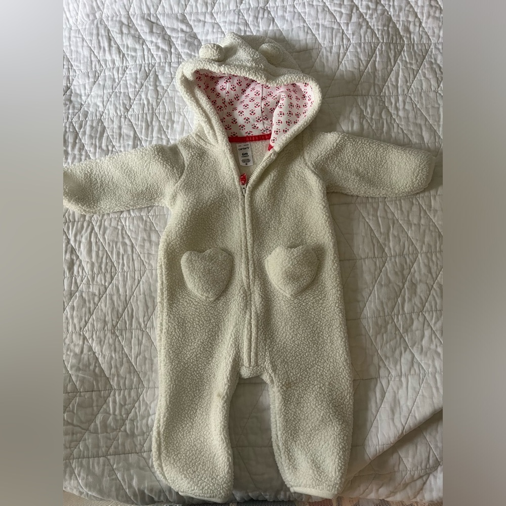 Carter’s Fleece Zio-up Outfit. Cream color. Size 3-6 months